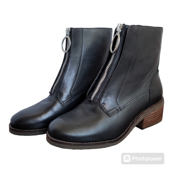 Lucky Brand Tibly front zip black 8M ankle soft leather boot 2" heel streetwear - Picture 1 of 6